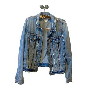 American eagle distressed studded vintage jean jacket!